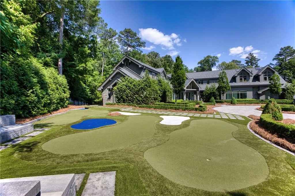 2883 W Roxboro Road Ne, Atlanta, Georgia 30324, 6 Bedrooms Bedrooms, ,8 BathroomsBathrooms,Residential,For Sale,2883 W Roxboro Road Ne,7395677