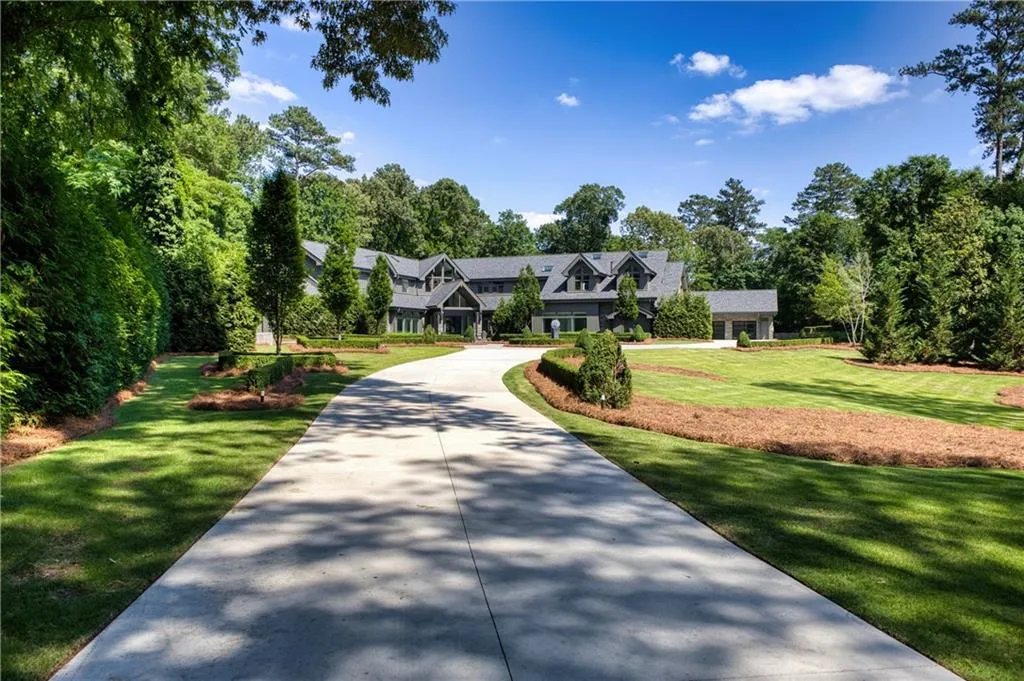 2883 W Roxboro Road Ne, Atlanta, Georgia 30324, 6 Bedrooms Bedrooms, ,8 BathroomsBathrooms,Residential,For Sale,2883 W Roxboro Road Ne,7395677