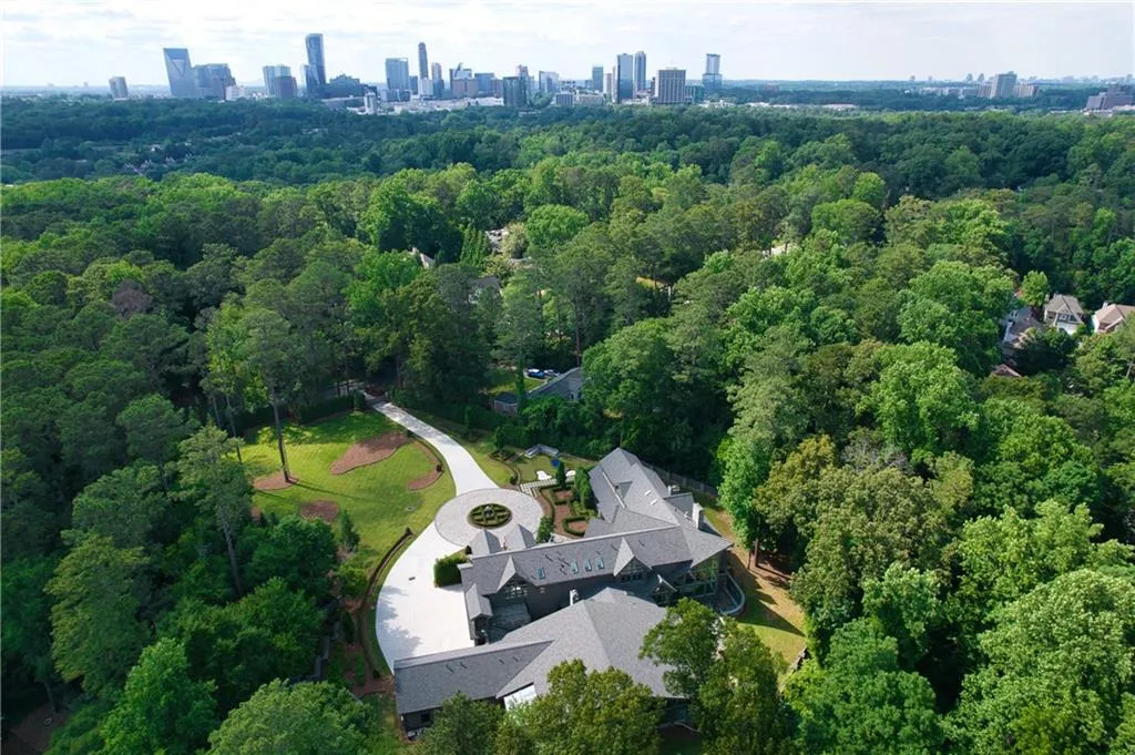 2883 W Roxboro Road Ne, Atlanta, Georgia 30324, 6 Bedrooms Bedrooms, ,8 BathroomsBathrooms,Residential,For Sale,2883 W Roxboro Road Ne,7395677
