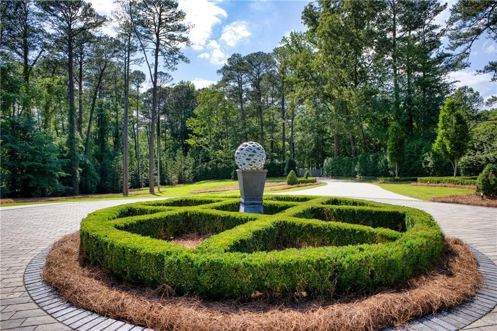 2883 W Roxboro Road Ne, Atlanta, Georgia 30324, 6 Bedrooms Bedrooms, ,8 BathroomsBathrooms,Residential,For Sale,2883 W Roxboro Road Ne,7395677