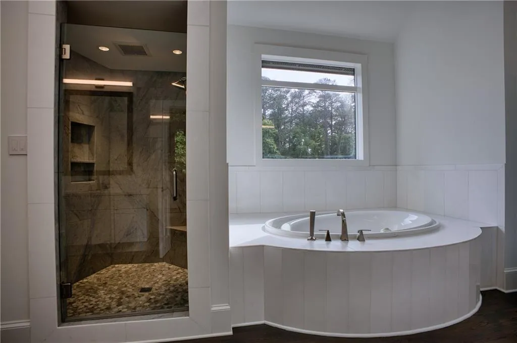 2883 W Roxboro Road Ne, Atlanta, Georgia 30324, 6 Bedrooms Bedrooms, ,8 BathroomsBathrooms,Residential,For Sale,2883 W Roxboro Road Ne,7395677