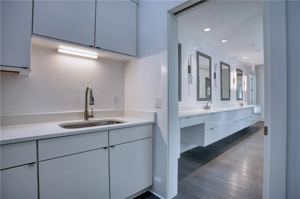 2883 W Roxboro Road Ne, Atlanta, Georgia 30324, 6 Bedrooms Bedrooms, ,8 BathroomsBathrooms,Residential,For Sale,2883 W Roxboro Road Ne,7395677