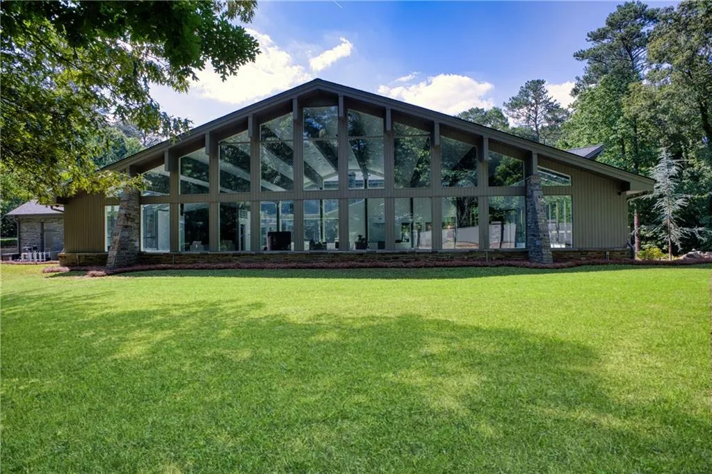 2883 W Roxboro Road Ne, Atlanta, Georgia 30324, 6 Bedrooms Bedrooms, ,8 BathroomsBathrooms,Residential,For Sale,2883 W Roxboro Road Ne,7395677