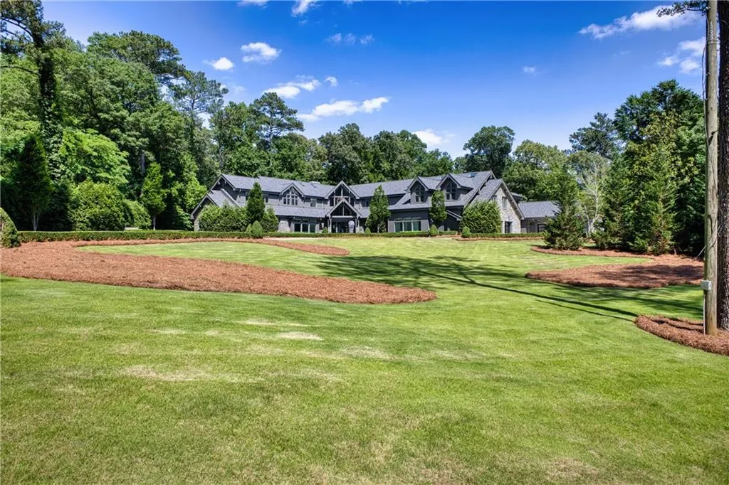 2883 W Roxboro Road Ne, Atlanta, Georgia 30324, 6 Bedrooms Bedrooms, ,8 BathroomsBathrooms,Residential,For Sale,2883 W Roxboro Road Ne,7395677