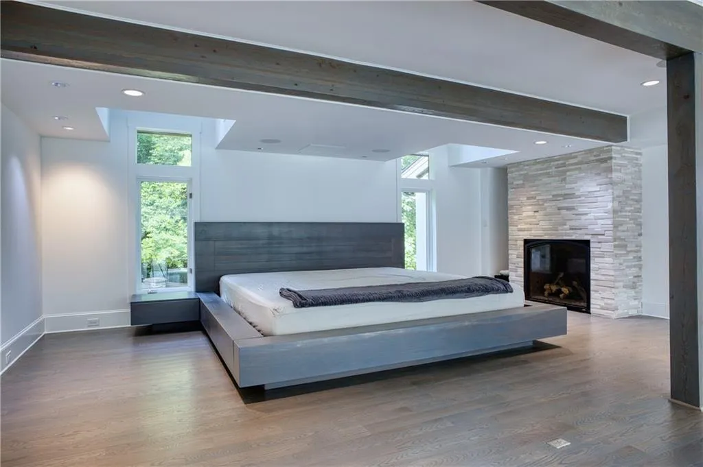 2883 W Roxboro Road Ne, Atlanta, Georgia 30324, 6 Bedrooms Bedrooms, ,8 BathroomsBathrooms,Residential,For Sale,2883 W Roxboro Road Ne,7395677