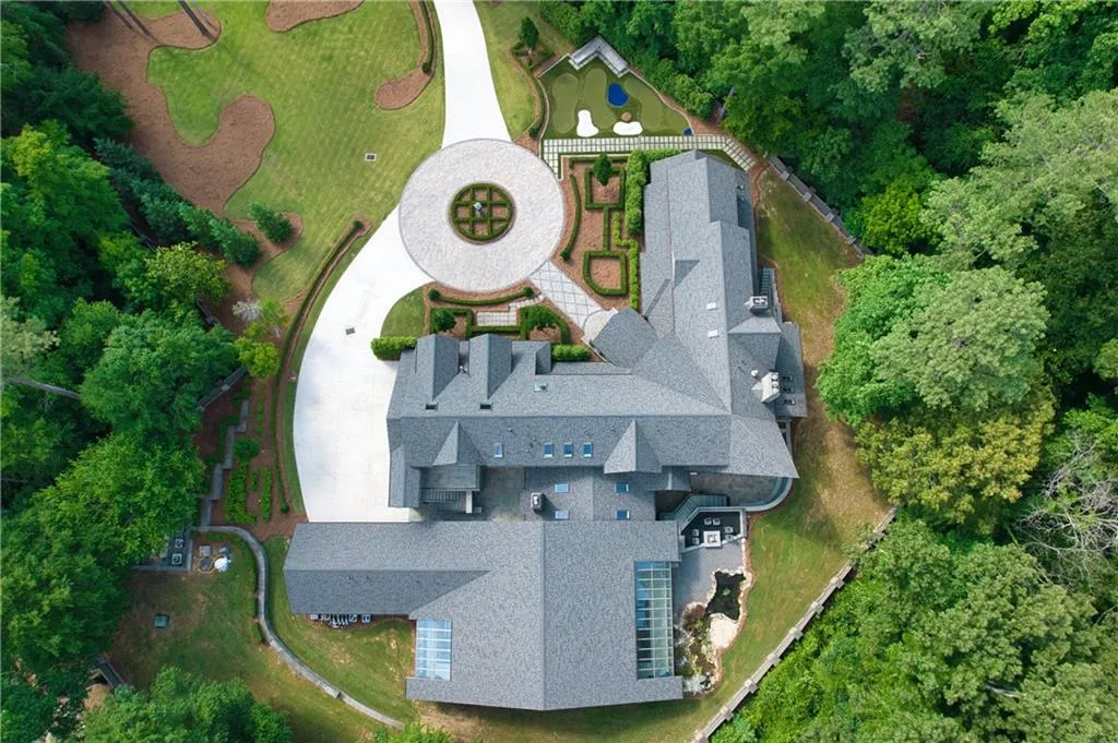 2883 W Roxboro Road Ne, Atlanta, Georgia 30324, 6 Bedrooms Bedrooms, ,8 BathroomsBathrooms,Residential,For Sale,2883 W Roxboro Road Ne,7395677