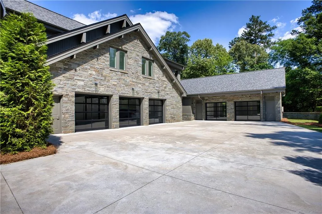 2883 W Roxboro Road Ne, Atlanta, Georgia 30324, 6 Bedrooms Bedrooms, ,8 BathroomsBathrooms,Residential,For Sale,2883 W Roxboro Road Ne,7395677