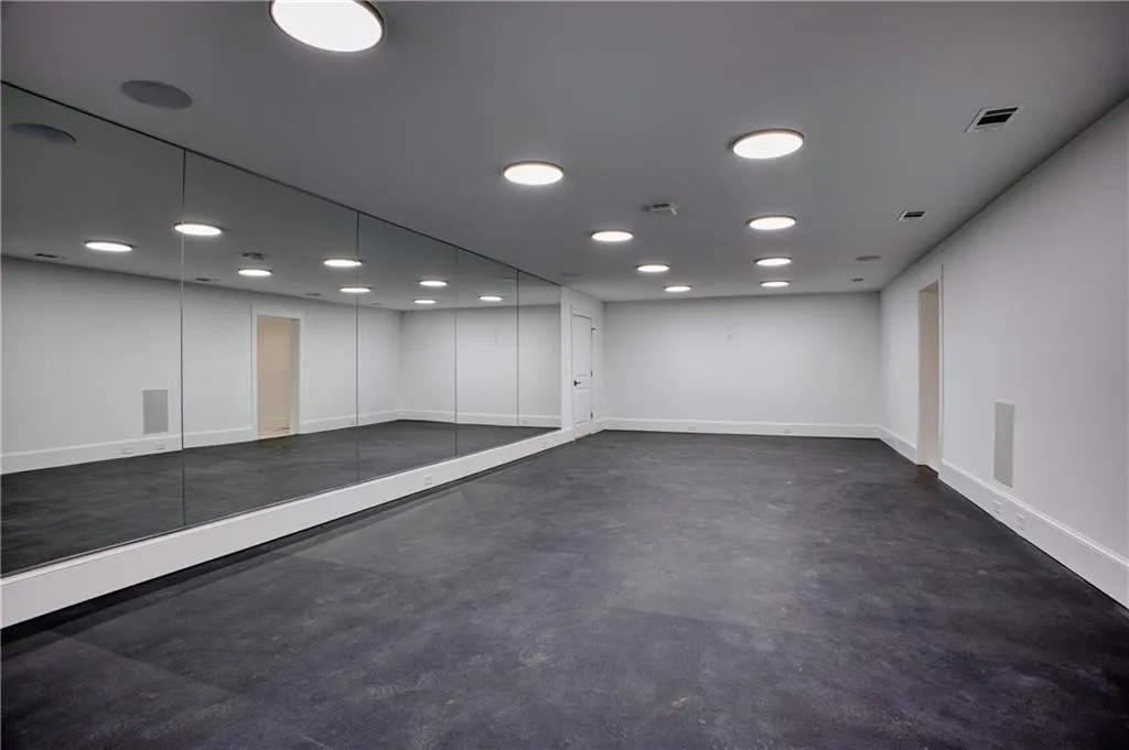 2883 W Roxboro Road Ne, Atlanta, Georgia 30324, 6 Bedrooms Bedrooms, ,8 BathroomsBathrooms,Residential,For Sale,2883 W Roxboro Road Ne,7395677