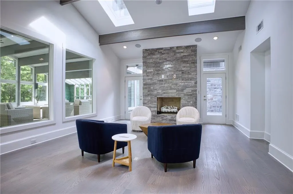 2883 W Roxboro Road Ne, Atlanta, Georgia 30324, 6 Bedrooms Bedrooms, ,8 BathroomsBathrooms,Residential,For Sale,2883 W Roxboro Road Ne,7395677