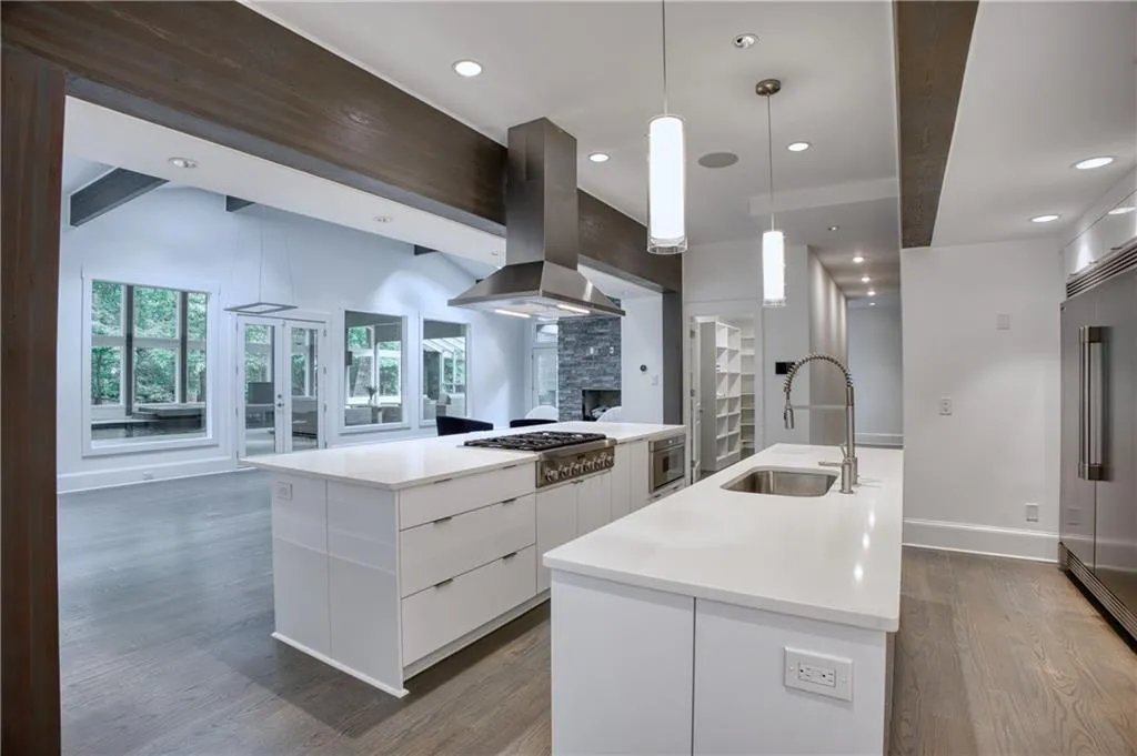 2883 W Roxboro Road Ne, Atlanta, Georgia 30324, 6 Bedrooms Bedrooms, ,8 BathroomsBathrooms,Residential,For Sale,2883 W Roxboro Road Ne,7395677