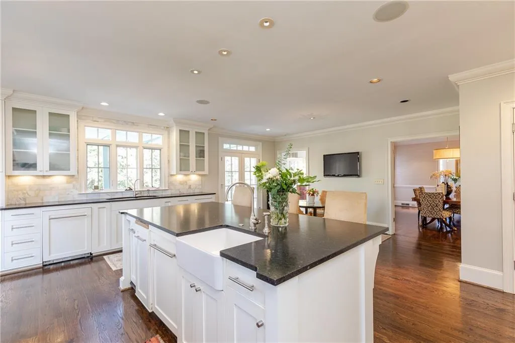 1415 N Harris Ridge, Atlanta, Georgia 30327, 5 Bedrooms Bedrooms, ,5 BathroomsBathrooms,Residential,Sold,1415 N Harris Ridge,6664311