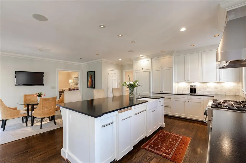 1415 N Harris Ridge, Atlanta, Georgia 30327, 5 Bedrooms Bedrooms, ,5 BathroomsBathrooms,Residential,Sold,1415 N Harris Ridge,6664311