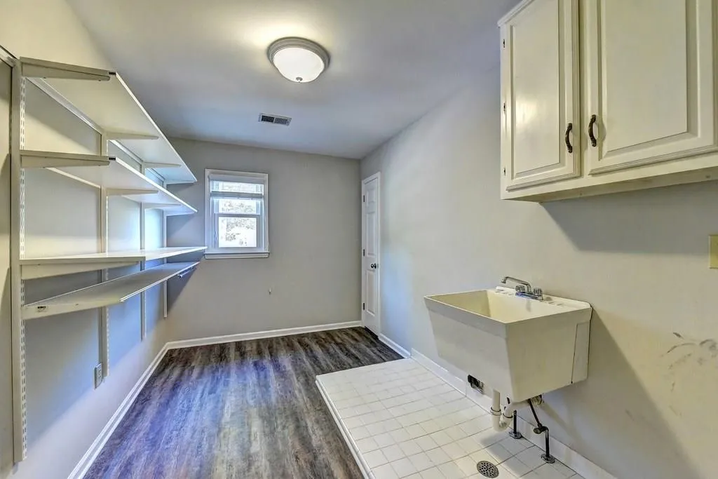 3000 Coles Way, Sandy Springs, Georgia 30350, 6 Bedrooms Bedrooms, ,5 BathroomsBathrooms,Residential,Sold,3000 Coles Way,6091840