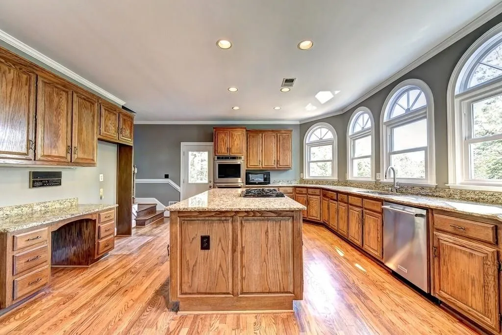 3000 Coles Way, Sandy Springs, Georgia 30350, 6 Bedrooms Bedrooms, ,5 BathroomsBathrooms,Residential,Sold,3000 Coles Way,6091840