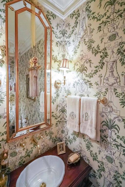 335 Ledgemont Court NE, Atlanta, Georgia 30342, 4 Bedrooms Bedrooms, ,3 BathroomsBathrooms,Residential,Sold,335 Ledgemont Court NE,7257001