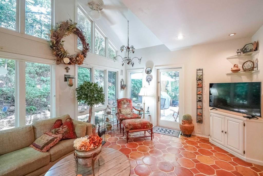 335 Ledgemont Court NE, Atlanta, Georgia 30342, 4 Bedrooms Bedrooms, ,3 BathroomsBathrooms,Residential,Sold,335 Ledgemont Court NE,7257001