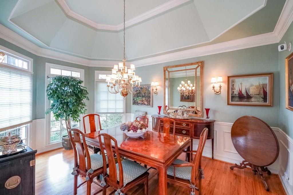 335 Ledgemont Court NE, Atlanta, Georgia 30342, 4 Bedrooms Bedrooms, ,3 BathroomsBathrooms,Residential,Sold,335 Ledgemont Court NE,7257001