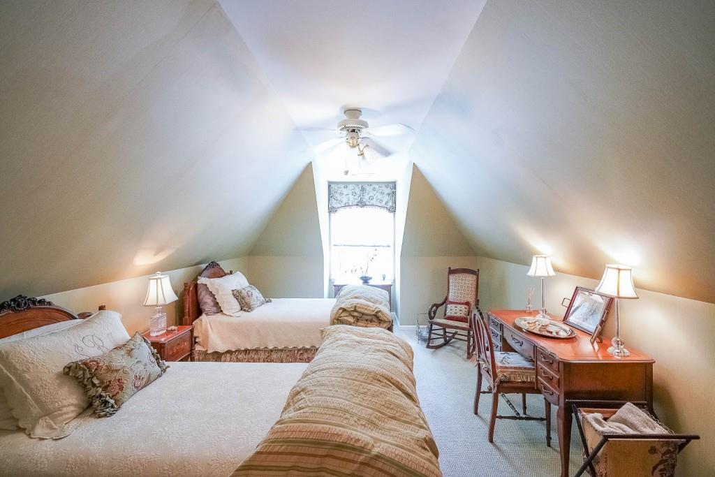 335 Ledgemont Court NE, Atlanta, Georgia 30342, 4 Bedrooms Bedrooms, ,3 BathroomsBathrooms,Residential,Sold,335 Ledgemont Court NE,7257001