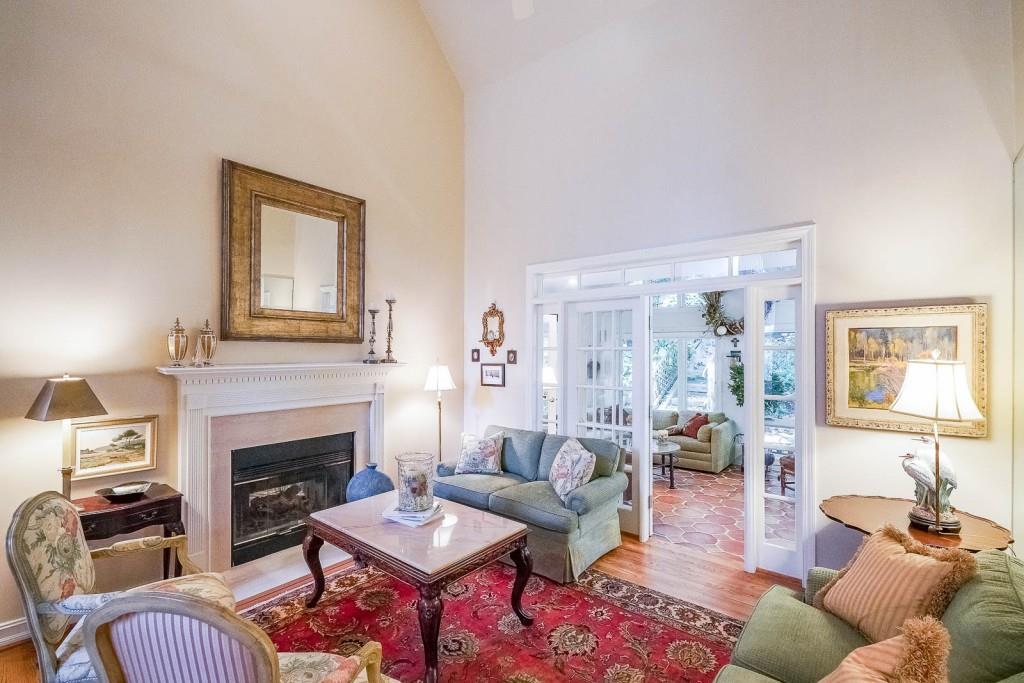 335 Ledgemont Court NE, Atlanta, Georgia 30342, 4 Bedrooms Bedrooms, ,3 BathroomsBathrooms,Residential,Sold,335 Ledgemont Court NE,7257001