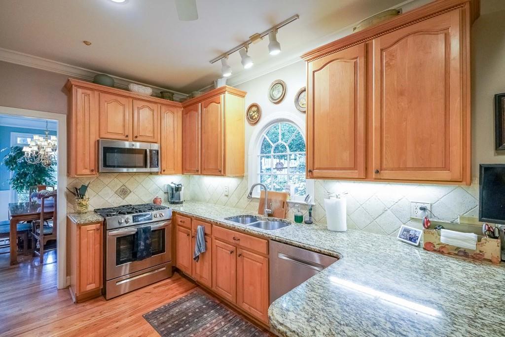 335 Ledgemont Court NE, Atlanta, Georgia 30342, 4 Bedrooms Bedrooms, ,3 BathroomsBathrooms,Residential,Sold,335 Ledgemont Court NE,7257001