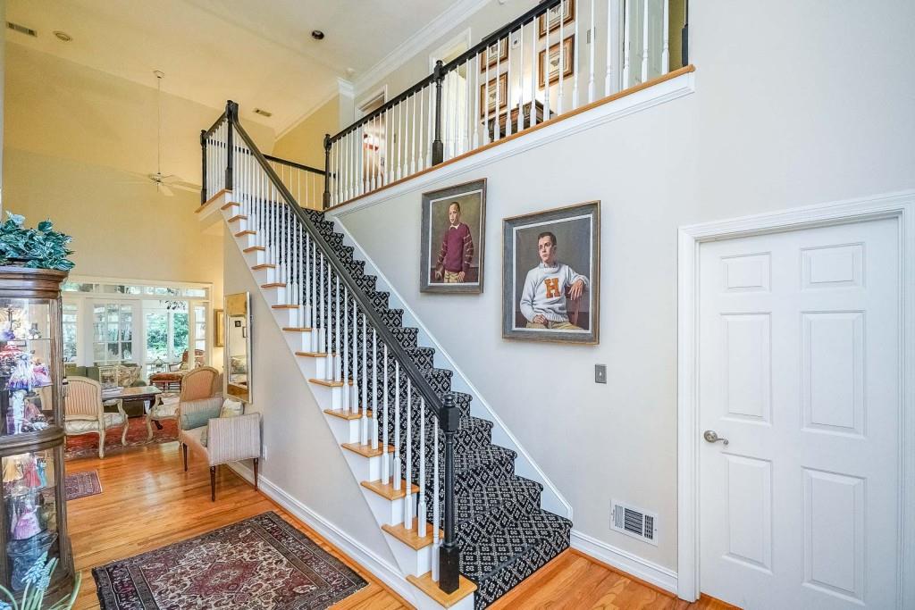 335 Ledgemont Court NE, Atlanta, Georgia 30342, 4 Bedrooms Bedrooms, ,3 BathroomsBathrooms,Residential,Sold,335 Ledgemont Court NE,7257001