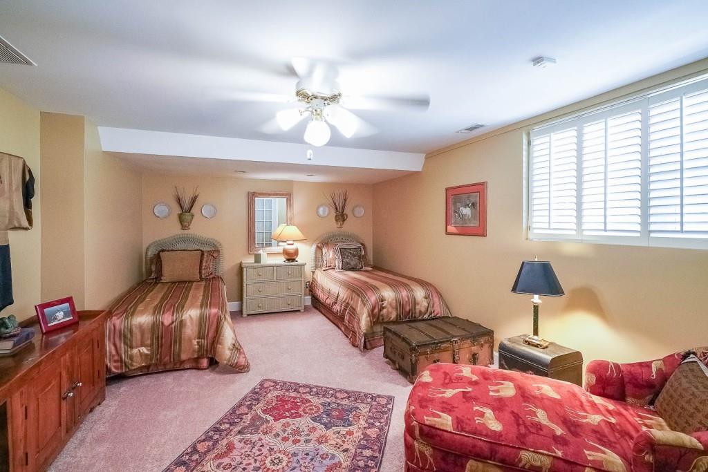 335 Ledgemont Court NE, Atlanta, Georgia 30342, 4 Bedrooms Bedrooms, ,3 BathroomsBathrooms,Residential,Sold,335 Ledgemont Court NE,7257001