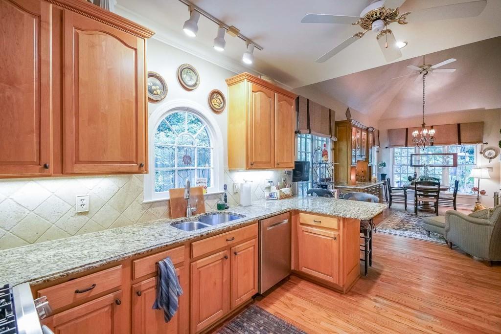 335 Ledgemont Court NE, Atlanta, Georgia 30342, 4 Bedrooms Bedrooms, ,3 BathroomsBathrooms,Residential,Sold,335 Ledgemont Court NE,7257001