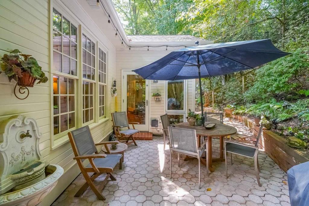 335 Ledgemont Court NE, Atlanta, Georgia 30342, 4 Bedrooms Bedrooms, ,3 BathroomsBathrooms,Residential,Sold,335 Ledgemont Court NE,7257001