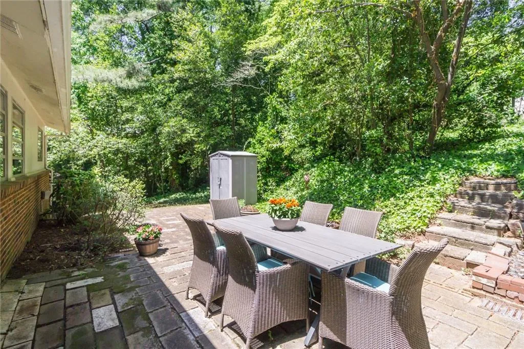 6850 Sunny Brook Lane, Sandy Springs, Georgia 30328, 4 Bedrooms Bedrooms, ,2 BathroomsBathrooms,Residential,Sold,6850 Sunny Brook Lane,6006094