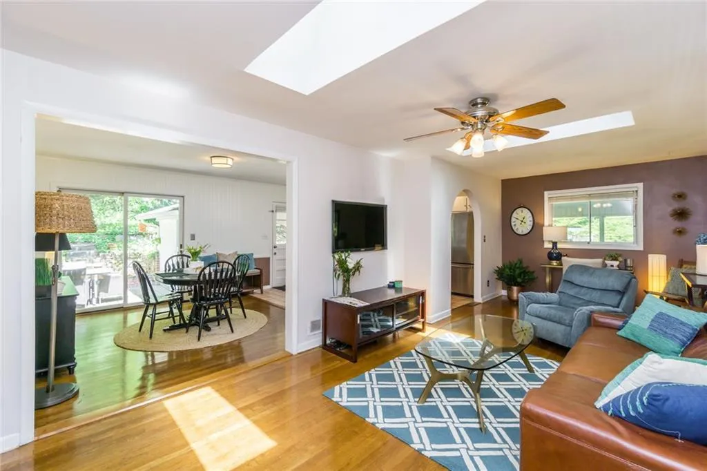 6850 Sunny Brook Lane, Sandy Springs, Georgia 30328, 4 Bedrooms Bedrooms, ,2 BathroomsBathrooms,Residential,Sold,6850 Sunny Brook Lane,6006094