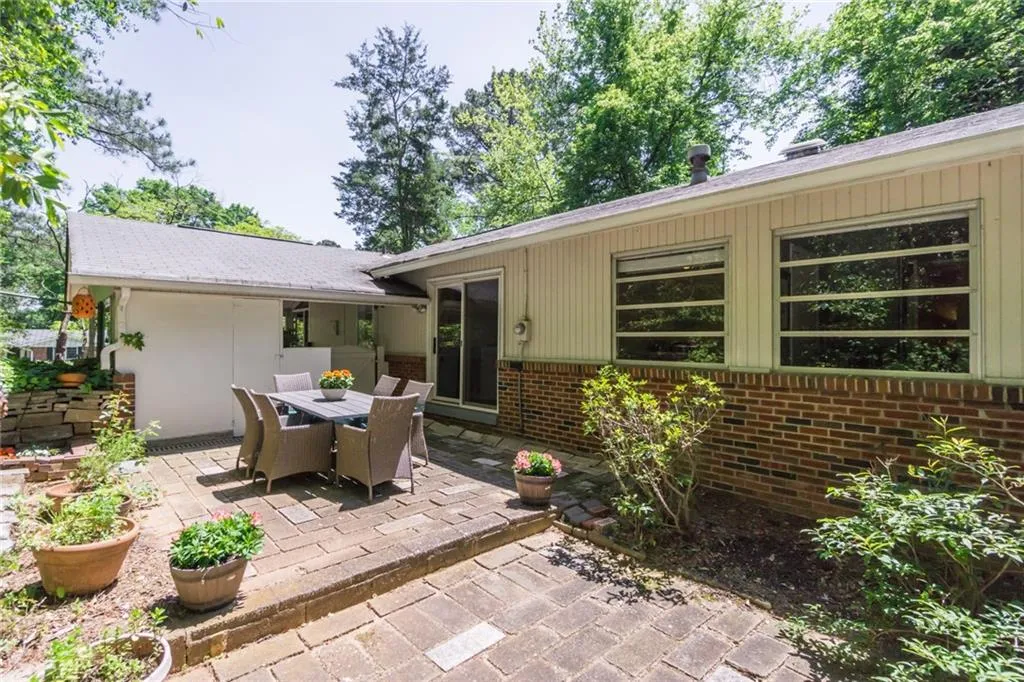 6850 Sunny Brook Lane, Sandy Springs, Georgia 30328, 4 Bedrooms Bedrooms, ,2 BathroomsBathrooms,Residential,Sold,6850 Sunny Brook Lane,6006094