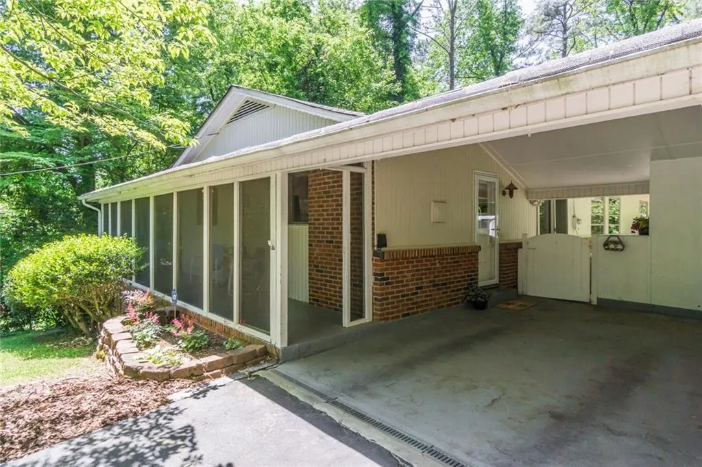 6850 Sunny Brook Lane, Sandy Springs, Georgia 30328, 4 Bedrooms Bedrooms, ,2 BathroomsBathrooms,Residential,Sold,6850 Sunny Brook Lane,6006094