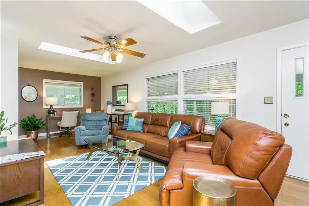 6850 Sunny Brook Lane, Sandy Springs, Georgia 30328, 4 Bedrooms Bedrooms, ,2 BathroomsBathrooms,Residential,Sold,6850 Sunny Brook Lane,6006094