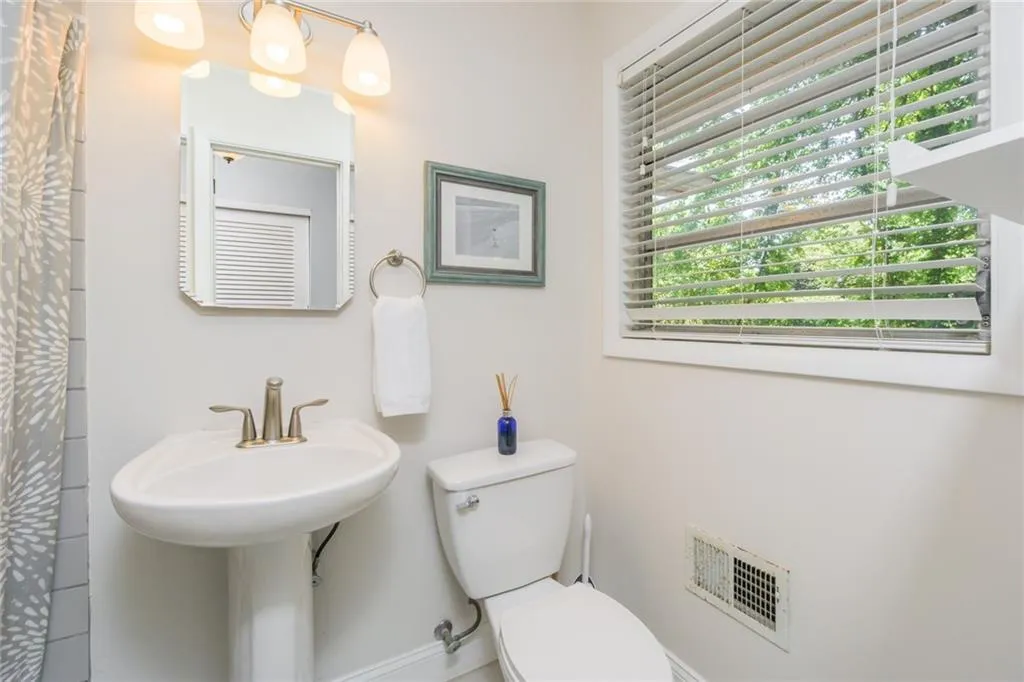 6850 Sunny Brook Lane, Sandy Springs, Georgia 30328, 4 Bedrooms Bedrooms, ,2 BathroomsBathrooms,Residential,Sold,6850 Sunny Brook Lane,6006094