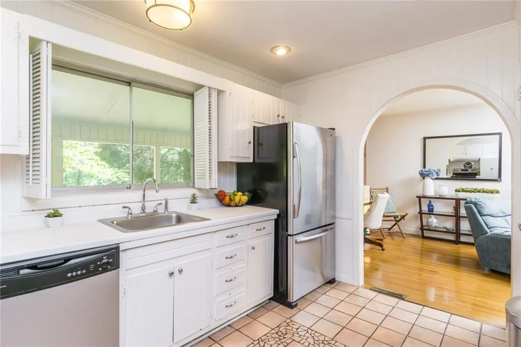 6850 Sunny Brook Lane, Sandy Springs, Georgia 30328, 4 Bedrooms Bedrooms, ,2 BathroomsBathrooms,Residential,Sold,6850 Sunny Brook Lane,6006094