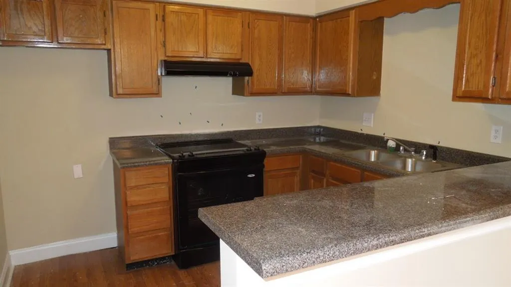 6520 Roswell Road Unit #8, Atlanta, Georgia 30328, 2 Bedrooms Bedrooms, ,1 BathroomBathrooms,Residential,Sold,6520 Roswell Road Unit #8,5642017