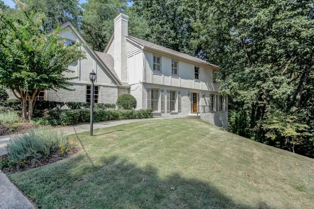 595 Chestnut Hall Lane, Atlanta, Georgia 30327, 4 Bedrooms Bedrooms, ,2 BathroomsBathrooms,Residential,Sold,595 Chestnut Hall Lane,5630180