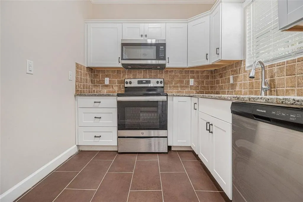 960 N Grand Avenue Nw, Atlanta, Georgia 30318, 3 Bedrooms Bedrooms, ,3 BathroomsBathrooms,Residential,Sold,960 N Grand Avenue Nw,7513908