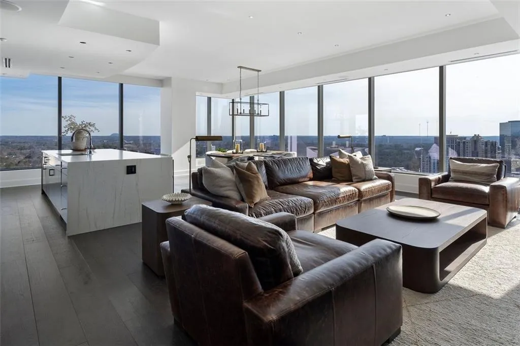 3630 Peachtree Road Ne Unit #2104, Atlanta, Georgia 30326, 2 Bedrooms Bedrooms, ,2 BathroomsBathrooms,Residential,For Sale,3630 Peachtree Road Ne Unit #2104,7667110