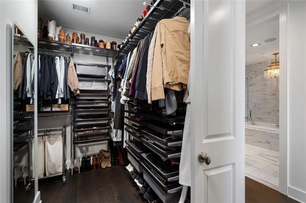 3630 Peachtree Road Ne Unit #2104, Atlanta, Georgia 30326, 2 Bedrooms Bedrooms, ,2 BathroomsBathrooms,Residential,For Sale,3630 Peachtree Road Ne Unit #2104,7667110