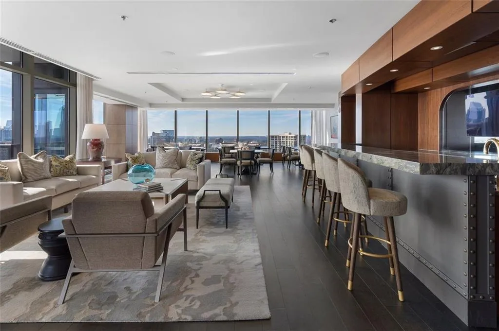 3630 Peachtree Road Ne Unit #2104, Atlanta, Georgia 30326, 2 Bedrooms Bedrooms, ,2 BathroomsBathrooms,Residential,For Sale,3630 Peachtree Road Ne Unit #2104,7667110