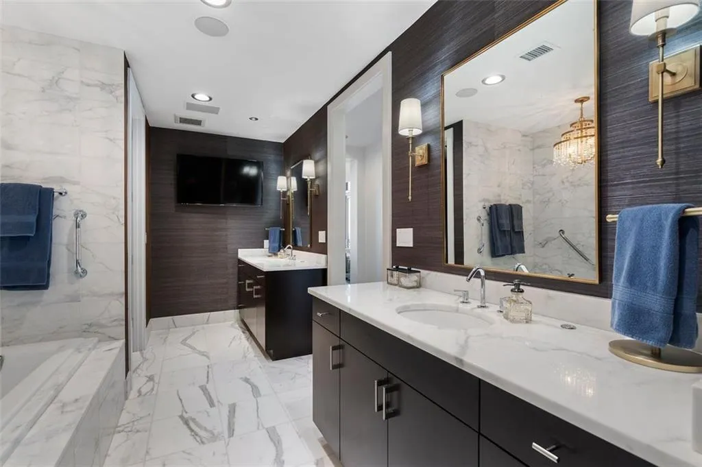 3630 Peachtree Road Ne Unit #2104, Atlanta, Georgia 30326, 2 Bedrooms Bedrooms, ,2 BathroomsBathrooms,Residential,For Sale,3630 Peachtree Road Ne Unit #2104,7667110
