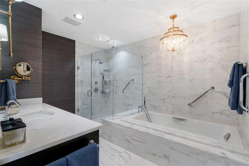 3630 Peachtree Road Ne Unit #2104, Atlanta, Georgia 30326, 2 Bedrooms Bedrooms, ,2 BathroomsBathrooms,Residential,For Sale,3630 Peachtree Road Ne Unit #2104,7667110