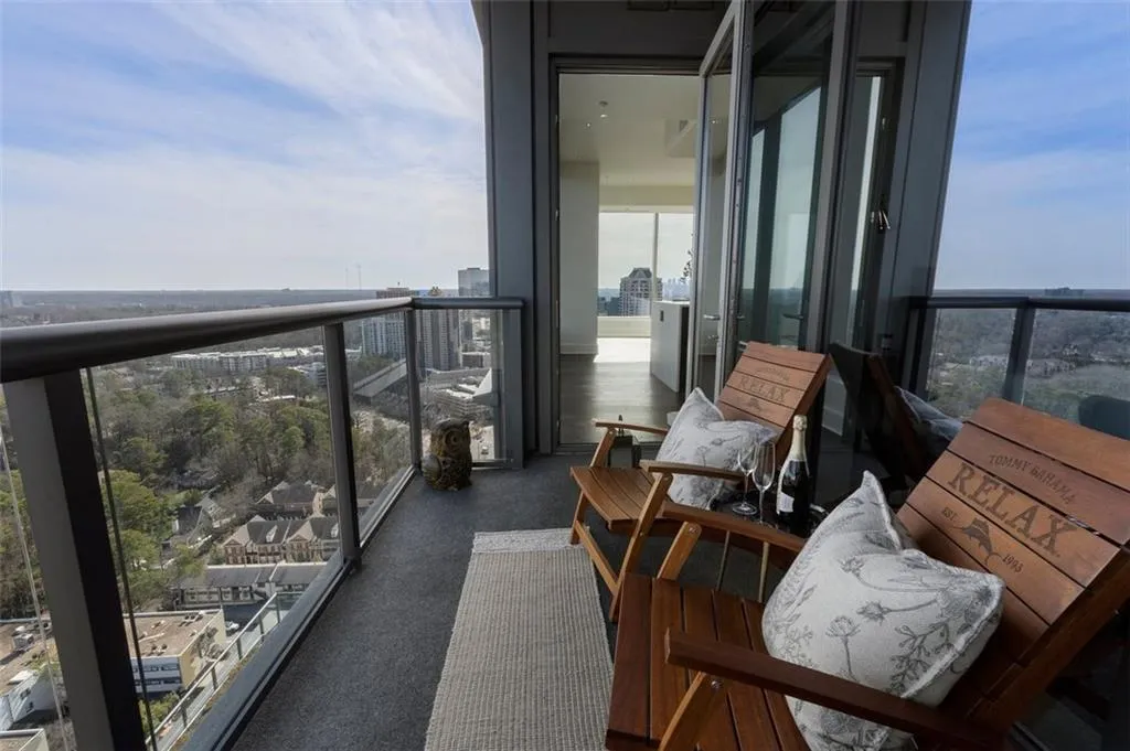 3630 Peachtree Road Ne Unit #2104, Atlanta, Georgia 30326, 2 Bedrooms Bedrooms, ,2 BathroomsBathrooms,Residential,For Sale,3630 Peachtree Road Ne Unit #2104,7667110