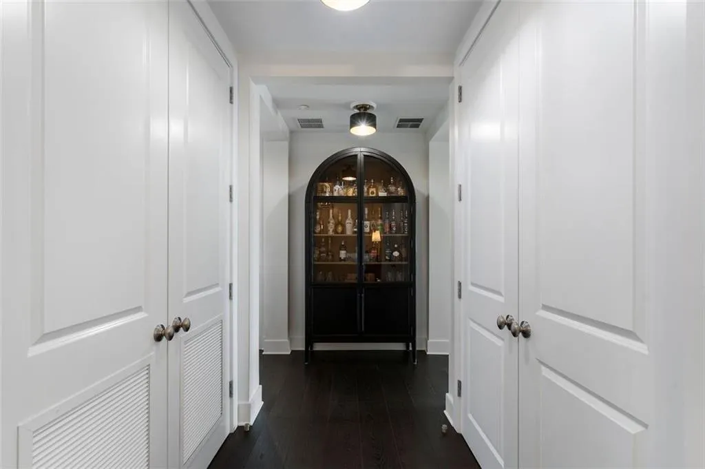 3630 Peachtree Road Ne Unit #2104, Atlanta, Georgia 30326, 2 Bedrooms Bedrooms, ,2 BathroomsBathrooms,Residential,For Sale,3630 Peachtree Road Ne Unit #2104,7667110