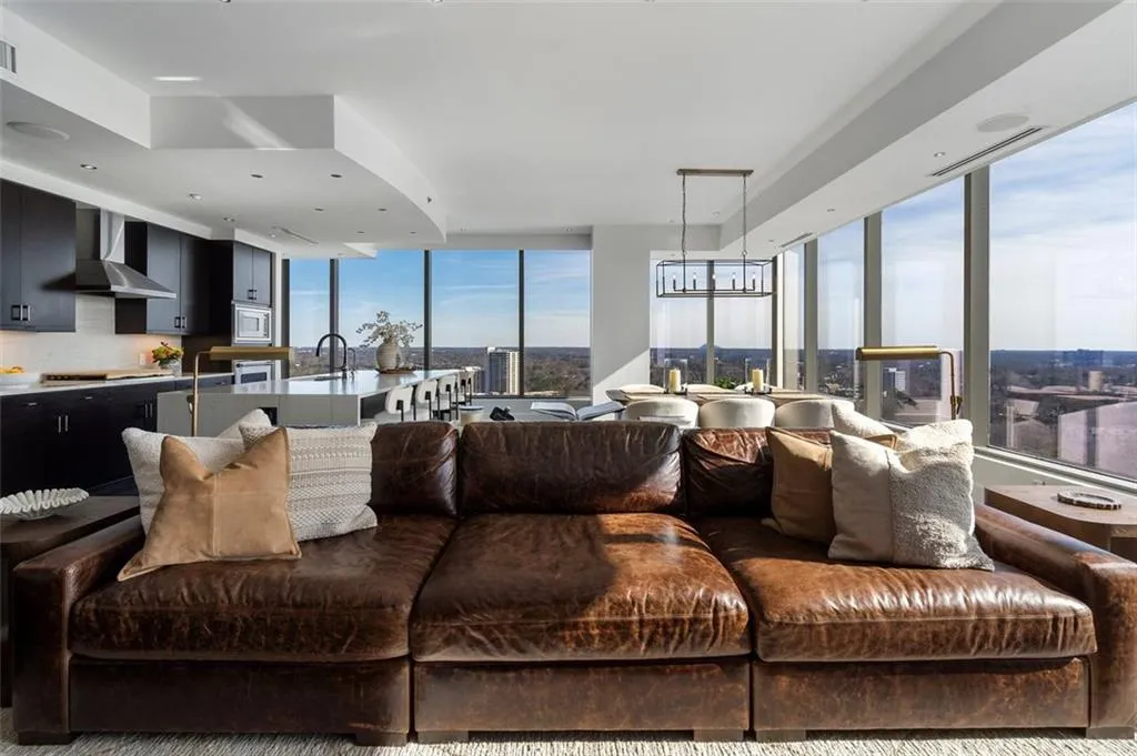 3630 Peachtree Road Ne Unit #2104, Atlanta, Georgia 30326, 2 Bedrooms Bedrooms, ,2 BathroomsBathrooms,Residential,For Sale,3630 Peachtree Road Ne Unit #2104,7667110