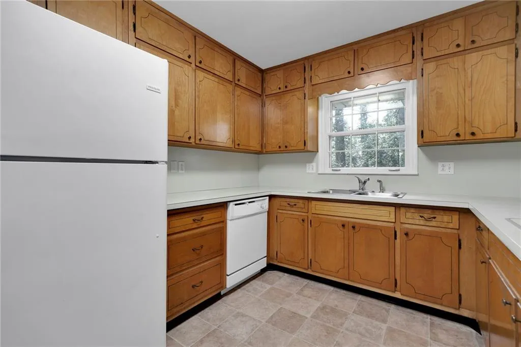 605 Patrick Place Ne, Sandy Springs, Georgia 30328, 3 Bedrooms Bedrooms, ,2 BathroomsBathrooms,Residential,Sold,605 Patrick Place Ne,7359227