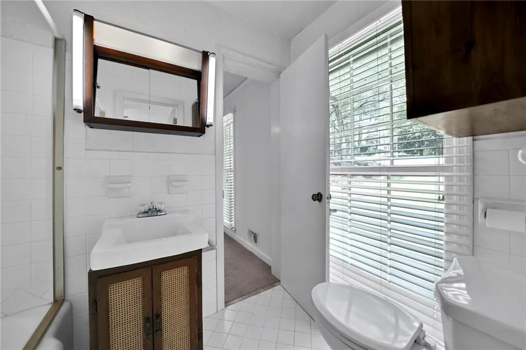 605 Patrick Place Ne, Sandy Springs, Georgia 30328, 3 Bedrooms Bedrooms, ,2 BathroomsBathrooms,Residential,Sold,605 Patrick Place Ne,7359227