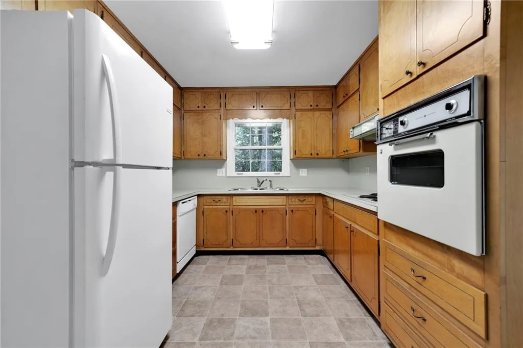 605 Patrick Place Ne, Sandy Springs, Georgia 30328, 3 Bedrooms Bedrooms, ,2 BathroomsBathrooms,Residential,Sold,605 Patrick Place Ne,7359227