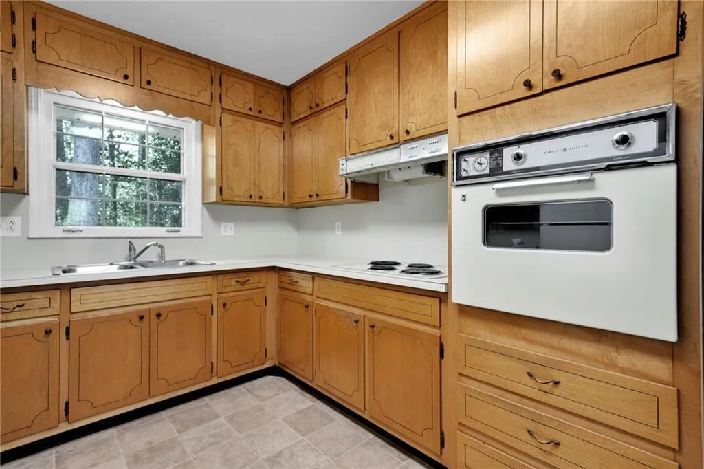 605 Patrick Place Ne, Sandy Springs, Georgia 30328, 3 Bedrooms Bedrooms, ,2 BathroomsBathrooms,Residential,Sold,605 Patrick Place Ne,7359227